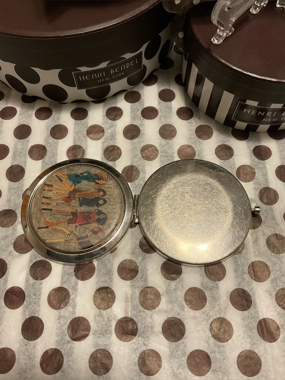 Well Loved Henri Bendel Compact Mirror - PLEASE READ - Picture 11 of 12